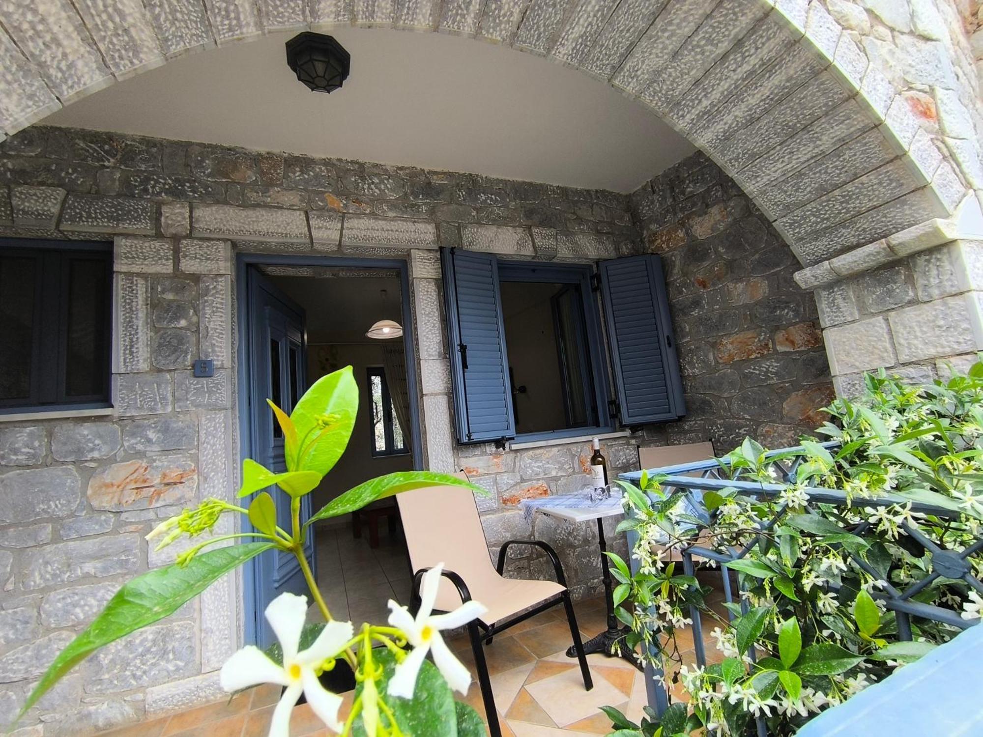 Taletos Apartments Stoúpa Esterno foto