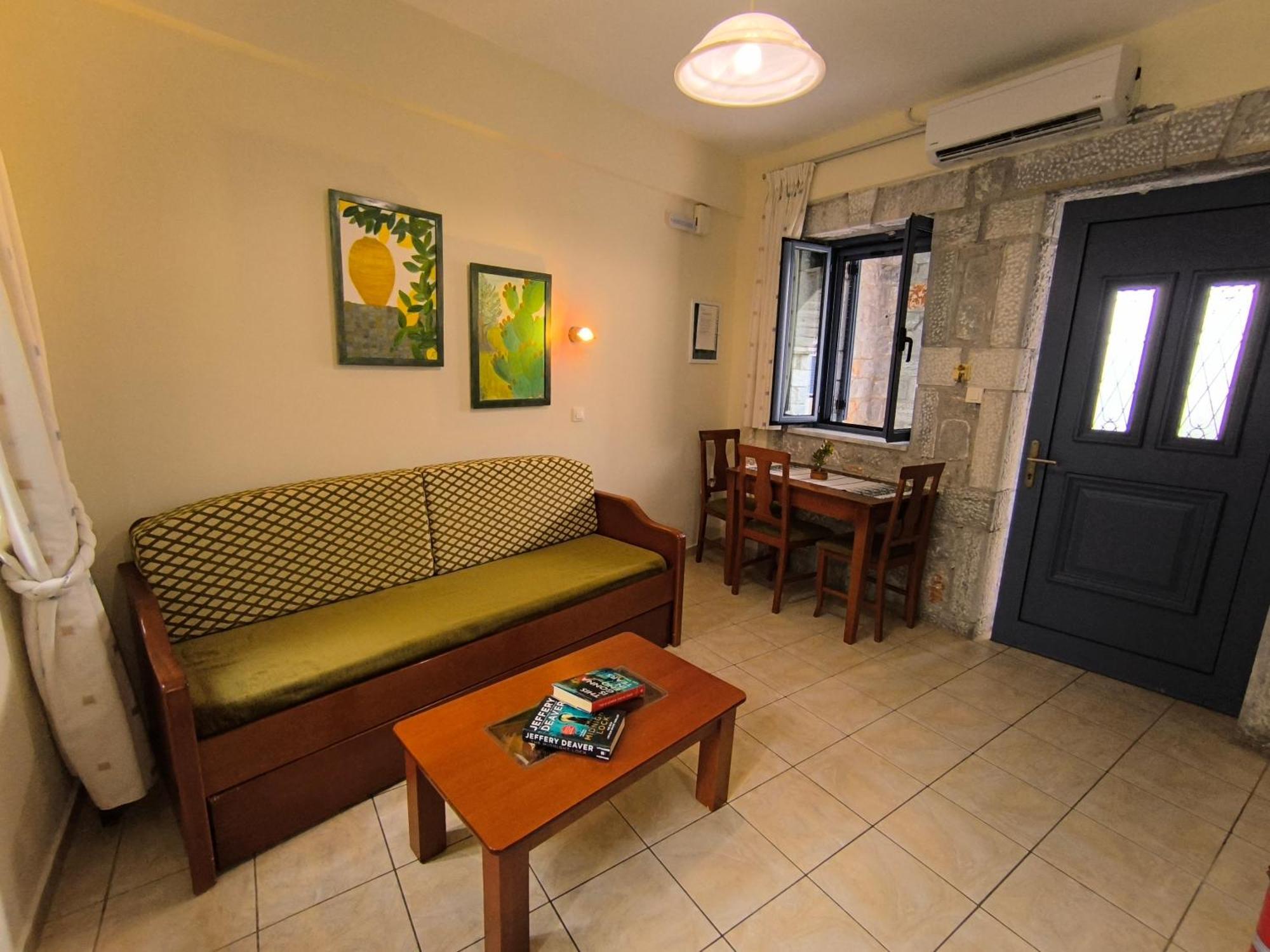 Taletos Apartments Stoúpa Esterno foto